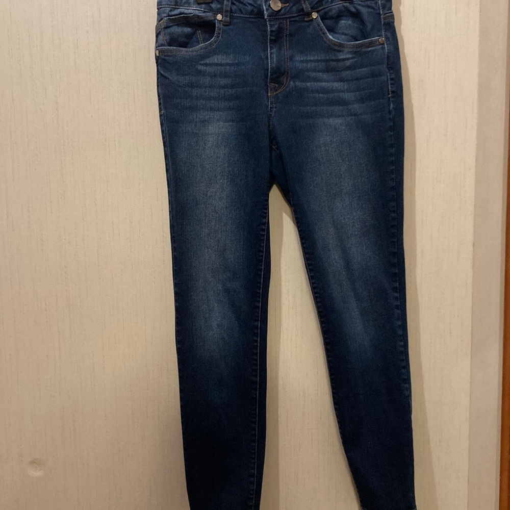1822 jeans. Tag states 10, but fits like an 8 Skinny jeans.